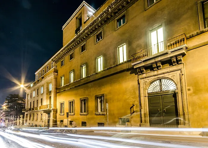 Luxury Rooms H 2000 RomaBed and Breakfast